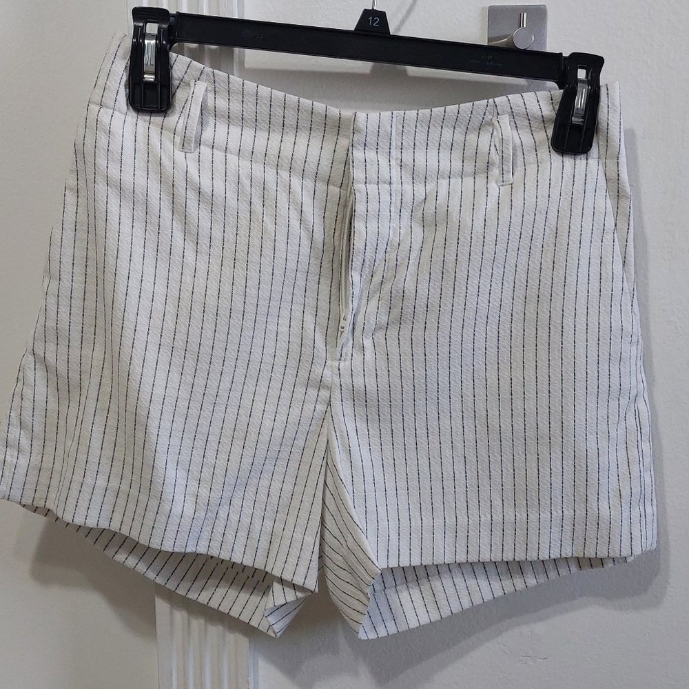 BANANA REPUBLIC PROFESSIONAL WORK SHORTS BEAUTIFUL PRINT AND COMFORTABLE